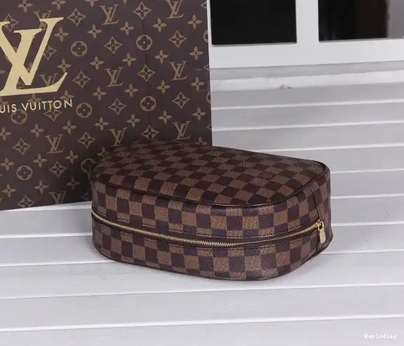 Rep ladies VUITTON LOUIS BAG TOILETRY 0605